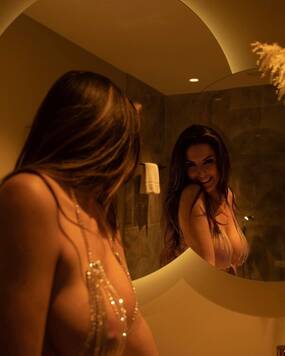 Manon Exclusive