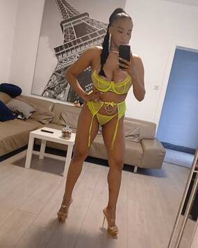 NINA BRASIL