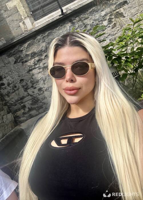 Hot Brazilian Juli (Foto)