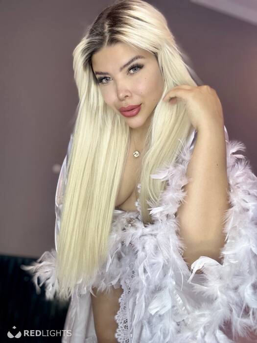 Hot Brazilian Juli (Foto)