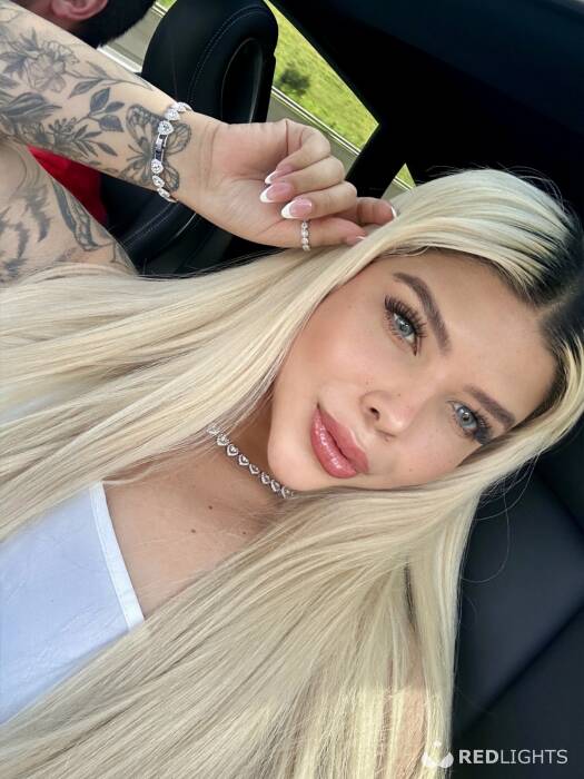 Hot Brazilian Juli (Foto)