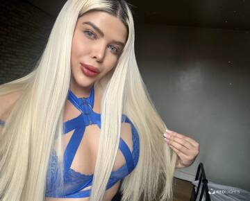 Hot Brazilian Juli (Foto)