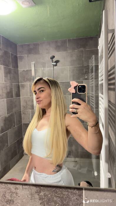 Esmeralda loira (Foto)