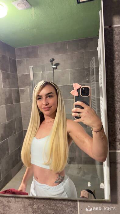 Esmeralda loira (Foto)