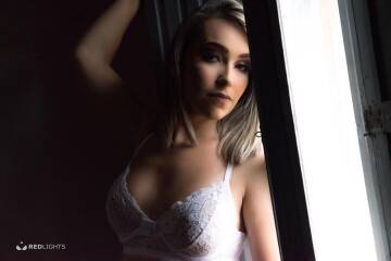 Esmeralda loira (Foto)