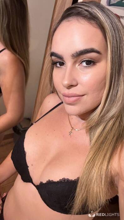 Esmeralda loira (Foto)