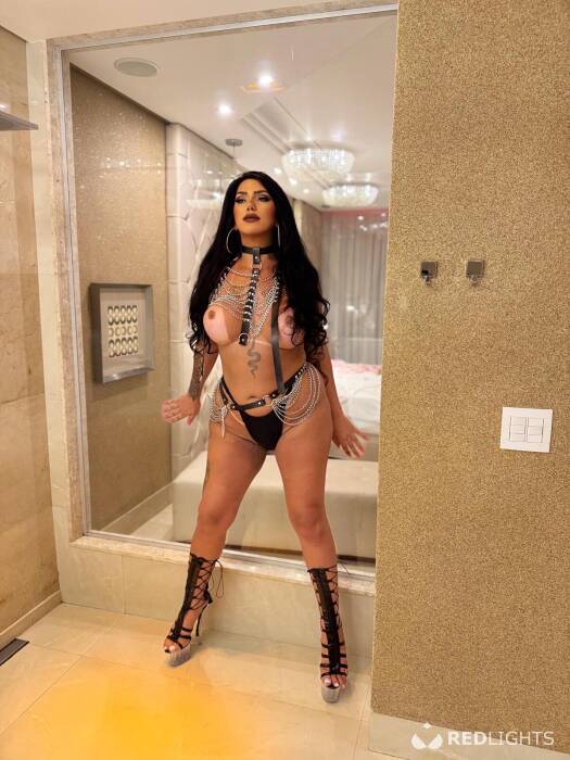 TS Bella reine du sexe (Foto)