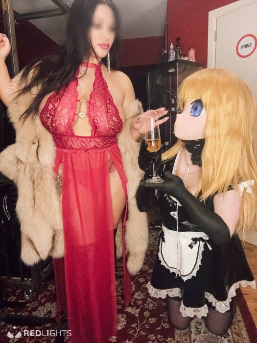 MISTRESS NAELLE (Foto)