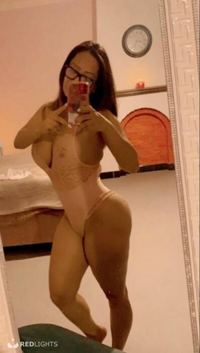 NAOMI (Foto)