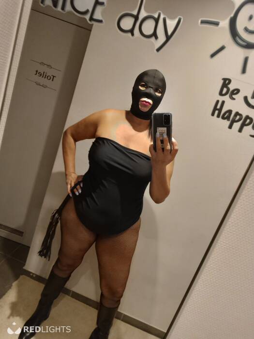 NIKOLLY DOMINATRIZ (Foto)