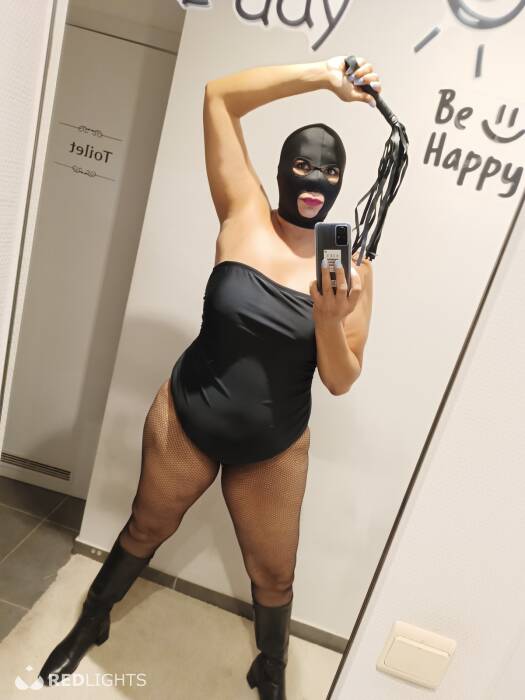 NIKOLLY DOMINATRIZ (Foto)