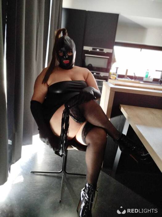 NIKOLLY DOMINATRIZ (Foto)