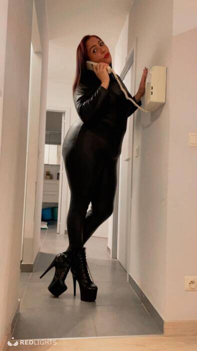 NIKOLLY DOMINATRIZ (Foto)