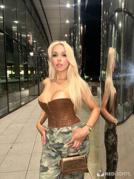 TS BLOND KHLOE (Foto)