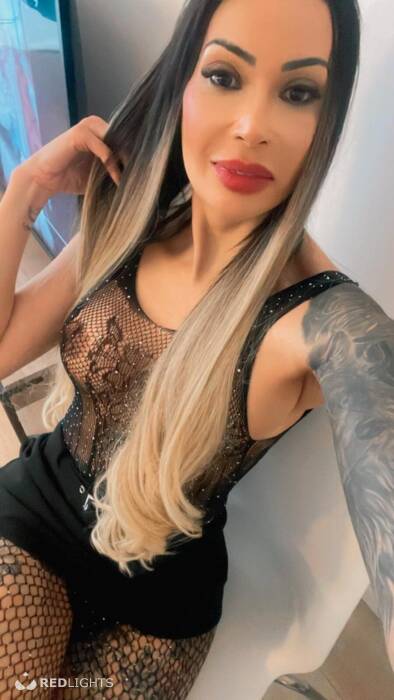 Larissa brune (Foto)