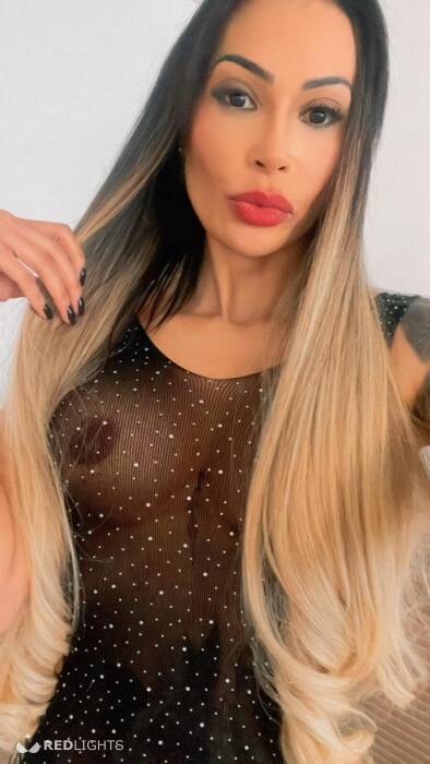 Larissa brune (Foto)