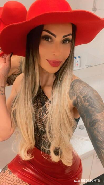 Larissa brune (Foto)