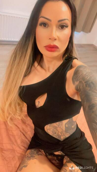 Larissa brune (Foto)