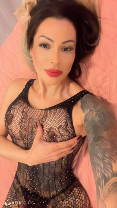 Larissa brune (Foto)