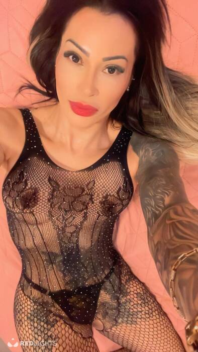 Larissa brune (Foto)