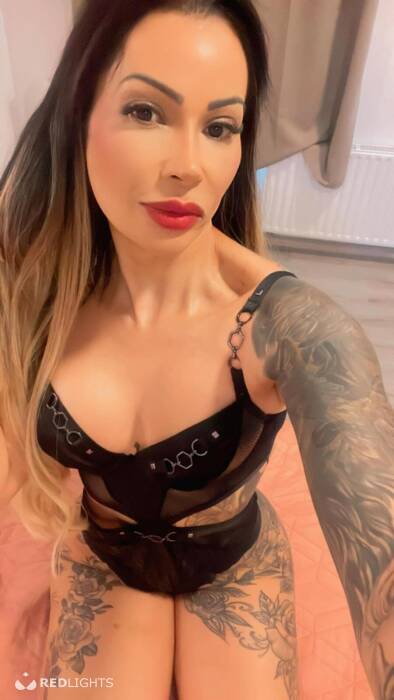 Larissa brune (Foto)