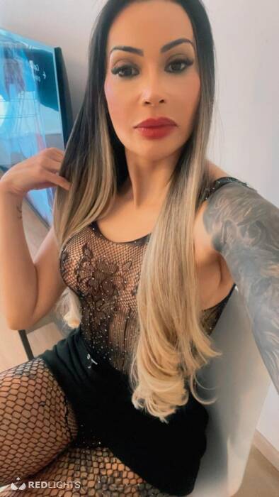 Larissa brune (Foto)