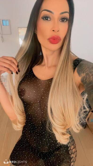 Larissa brune (Foto)