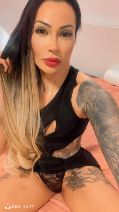Larissa brune (Foto)