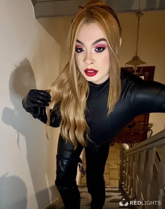LAURA (Foto)
