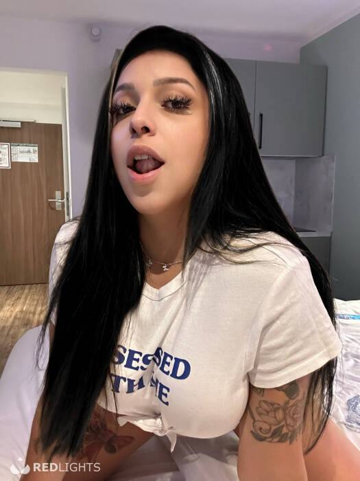 Melly Anal Hot (Foto)