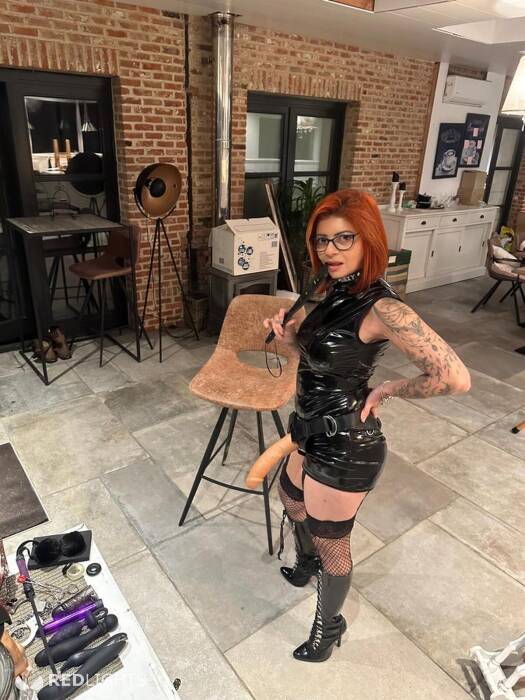 FREYA Dominatrix (Foto)