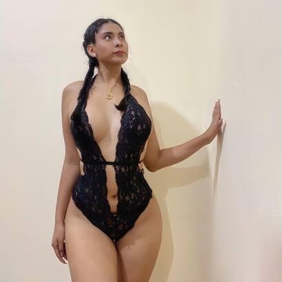 VIRTUAL QUEEN IS WAITING FOR YOU