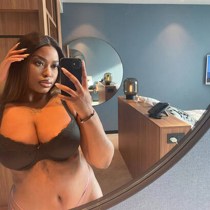 💕Geil ebony sletje met cup F!