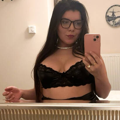 BEATRIZ KINKY GIRL DEEP THROAT!