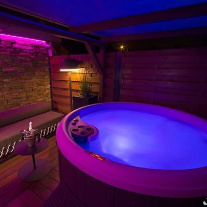 Scarlet rendez-vous lounge bar