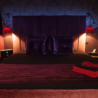 SCARLET LOVE  HOTEL OPEN