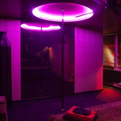 SCARLET LOVE  HOTEL OPEN