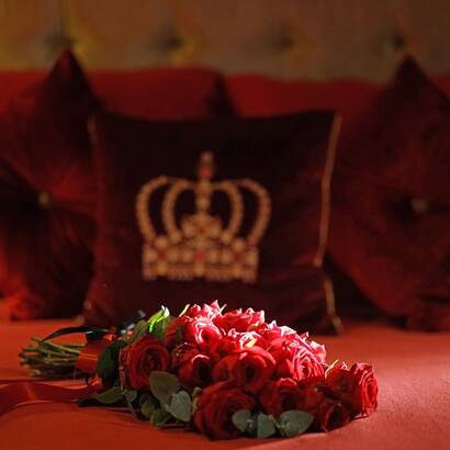 SCARLET LOVE  HOTEL OPEN
