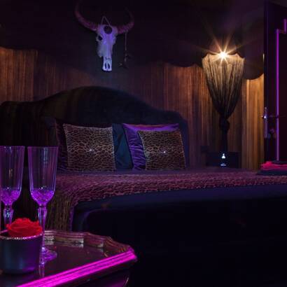 SCARLET LOVE  HOTEL OPEN