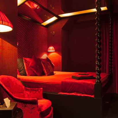 SCARLET LOVE  HOTEL OPEN