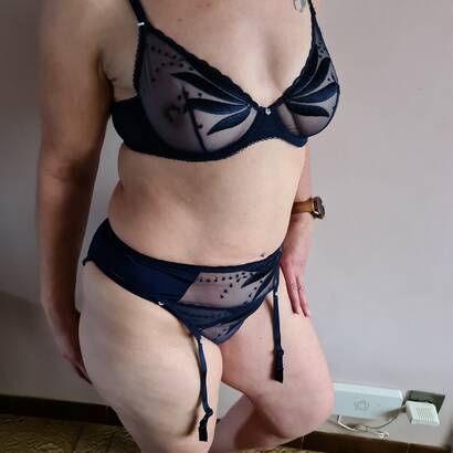 Hagelandse milf ontvangt prive
