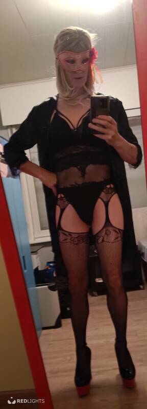 Rebecca travestiet (Foto)