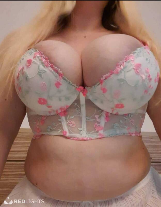 Alice big boobs (Foto)
