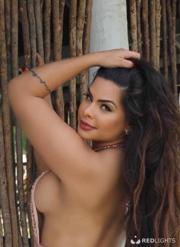 TATI CHAUD - BRAZILIAN (Foto)