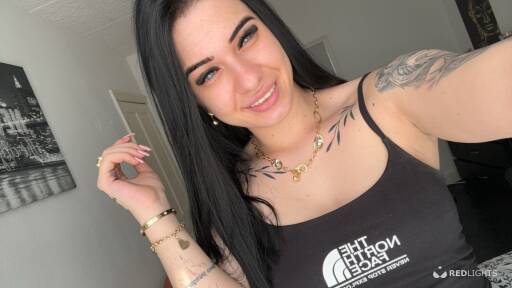 New Ella (Foto)