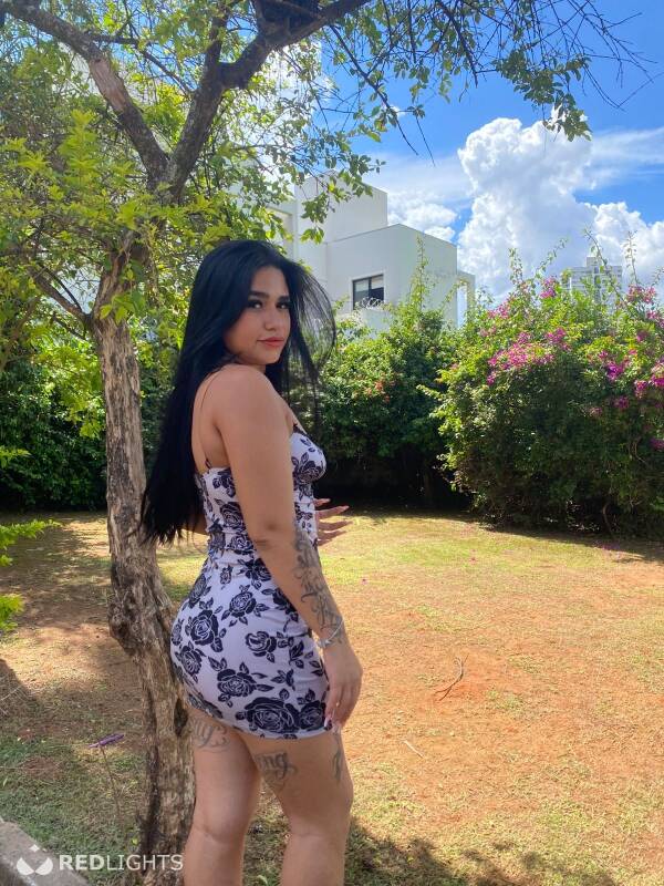 Alicia girlfriend style, French kiss (Foto)
