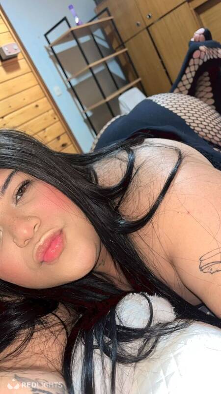 Busty chick (Foto)