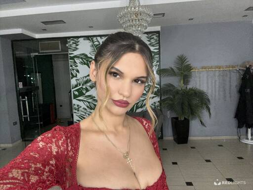 Nensi (Foto)