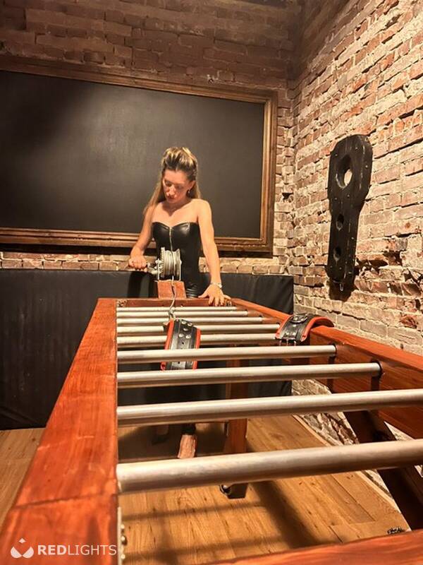 Mistress Emma (Foto)