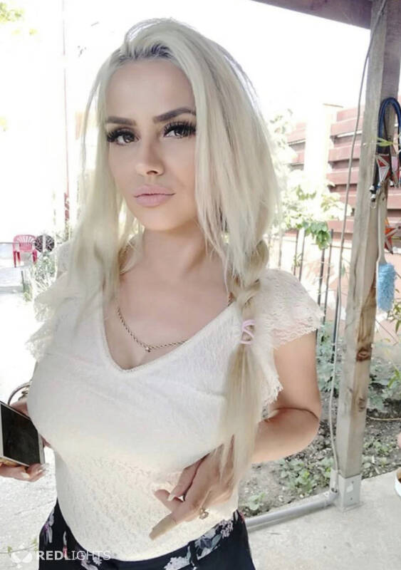 Anya (Foto)